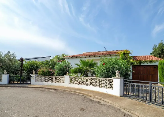 Charming With Private Pool In *