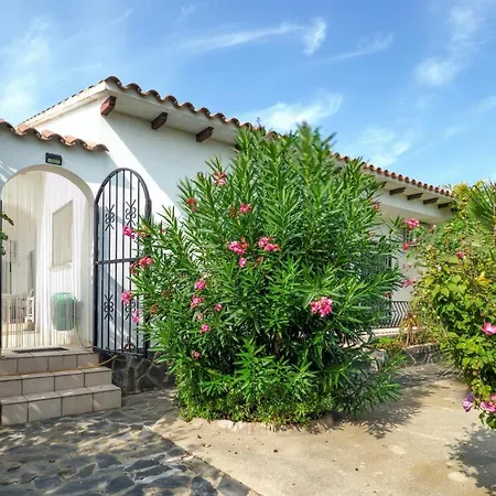 Castello: Charming Retreat With Private Pool Villa